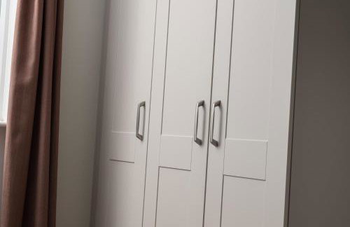 Modern 4-Bed Family Home with 5 Beds & Parking - Foto 34