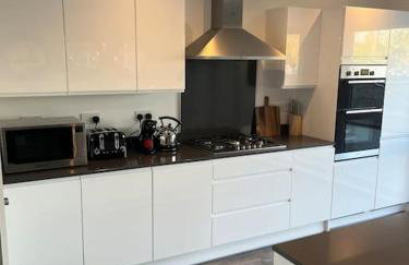 Outstanding 4-Bedroom Town House By Valore Property Services - Foto 20