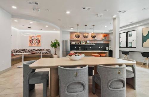 Stylish New Studio DT - Pool, Gym - Rooftop Lounge - Foto 1