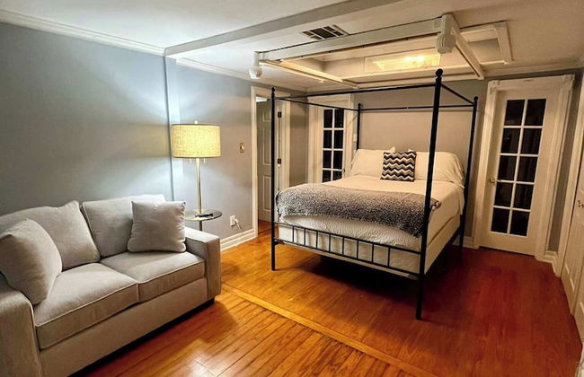 Steps From Downtown Minutes to the Airport - Photo 1