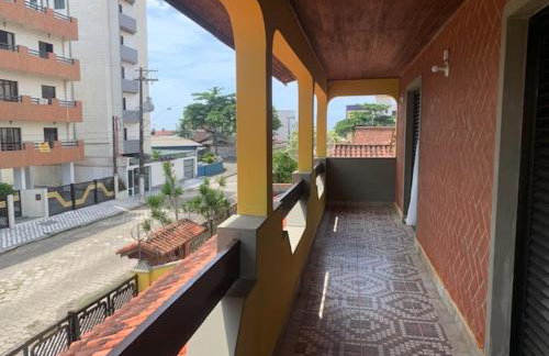 Lindo Sobrado Amarelo -próximo a praia - Photo 10