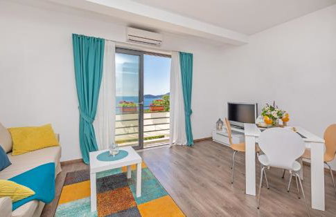 Apartmani D & J with Heated Pool & Stunning Sea View - Photo 147