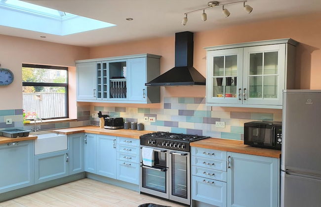 Large 5 Bedroom House Terrace Parking - Foto 8