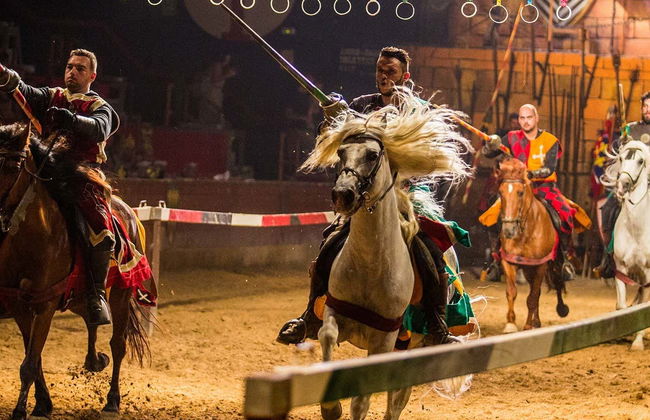 Cena con espectáculo en Magic Robin Hood - Foto 1