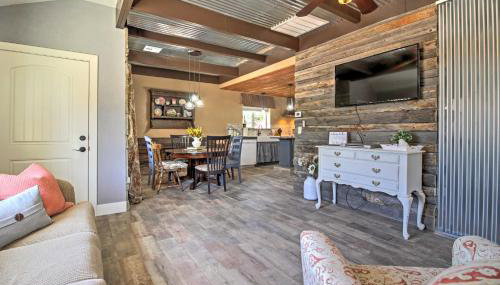 Newly Remodeled Home with Yard in Downtown Caliente! - Foto 5