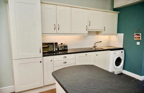 Tegfryn (Sleeps 8), 5*, Sea View, Borth y Gest - Photo 13