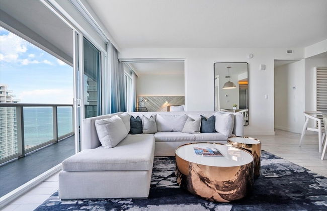 W Residences 2 Bedroom Suite 2 Condo by RedAwning - Photo 1