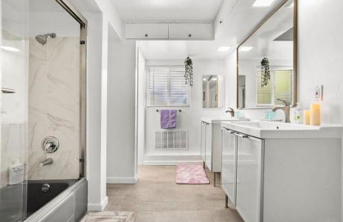 Entire Private Home with 4 Bedrooms 3 Bathrooms, King Bed, Big Yard, Prime Area, Ranch Style, Available Now - Photo 30