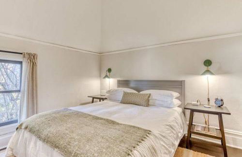 Landmark 23 - Photo 69