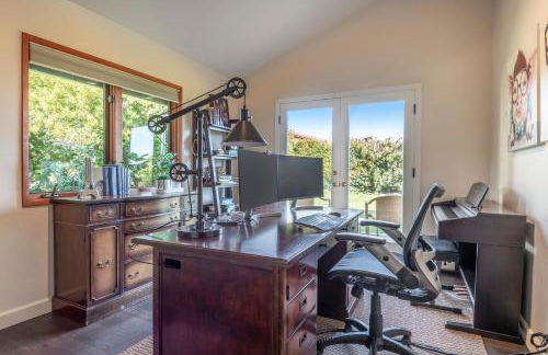 Luxury Home Atop the Hills - Foto 20