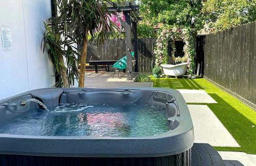 Houston's Downtown Bloom House - Spacious Floral Escape for Groups - Foto 68