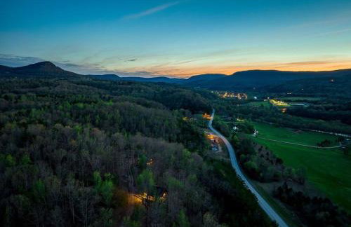 Cabin 5 Mtn View Cabin Near River with Hot Tub and Fire Pit - Foto 35