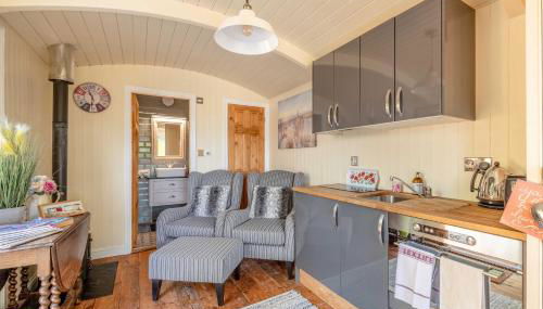 Relaxing Retreat - The Shepherds Hut - Hot Tub - By Tempstay - Foto 3