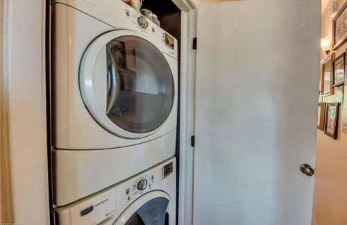 Gorgeous 2 Bedroom Waterfront Condo - Foto 11