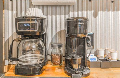 Cozy Cabin Retreat w/ Hot Tub & Nature Views - Foto 7