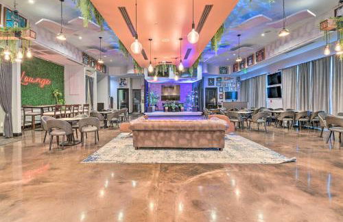 Modern Resort Condo with Balcony - Walk to Beach! - Foto 28