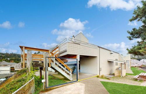 Beautiful Briny Retreat - Photo 27