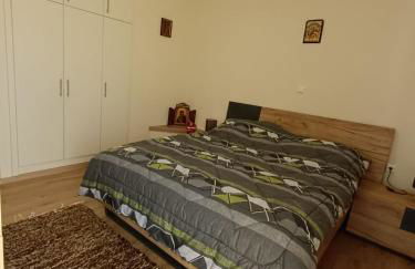 Νύμφη Ηχώ, Θέα στα βουνά κάτω από το Ρολόι - Foto 10