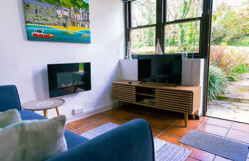 Cosy cottage in the beautiful Lamorna Valley - walk to the pub & sea - Photo 7