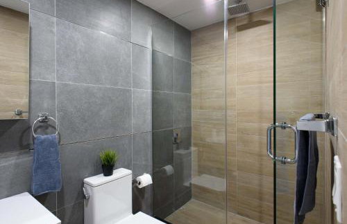 1597-3 Studio Upper East Side Apt W&D in unit - Photo 35