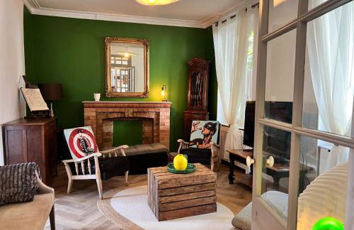 Elivi Elegant Art Deco house with Garden Walk to the Heart of Town - Photo 4