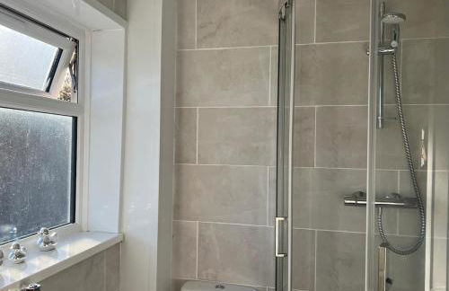 4 En-Suite Rooms-Walk to Warwick Hospital-Ideal for Professionals & Contractors - Foto 2