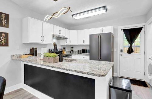 Relaxing 3 Bedroom Home Close to Beach & Airport! - Foto 21