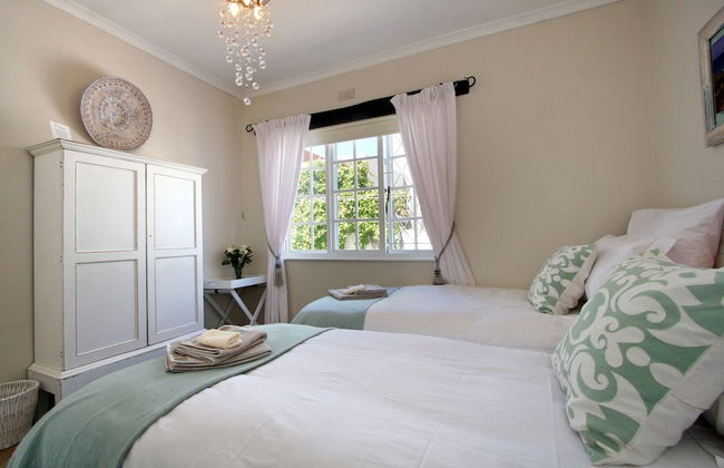 Hout Bay Beach Cottage - Photo 2