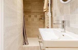 6BR Coastal Villa | Pool | Garden Serenity - Foto 29
