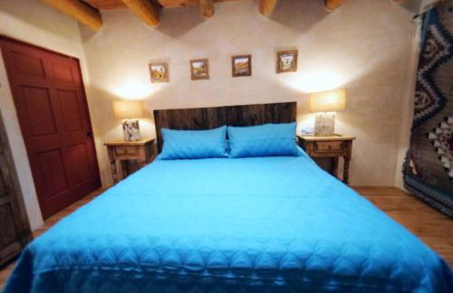 Enchanted Casita with Private Outdoor Hot Tub and Patio, Near Santa Fe Plaza, Sleeps 4 with free parking - Foto 35