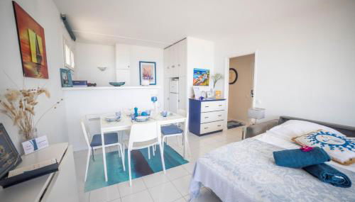 NEW SANTORINI - INCROYABLE VUE SUR MER - WIFI - GARAGE TopProsConciergerie - Foto 4, minibar