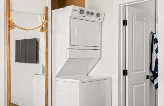 Modern and Cozy in PB with Patio and Firepit - Foto 26