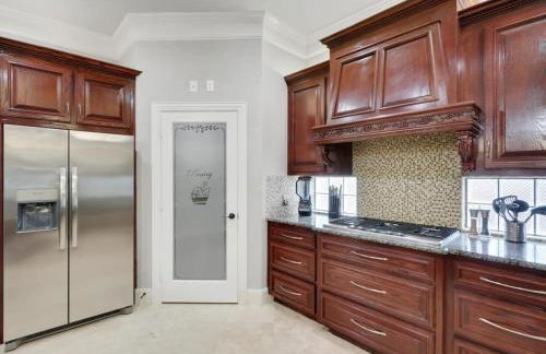 Luxury4000sqft Hot Tub Games Cinema FTWorth ATTST - Photo 13