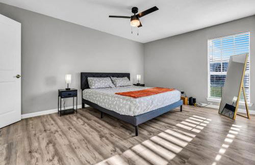 Relaxed 2BR Condo Close to Dining and Entertainment - Foto 14