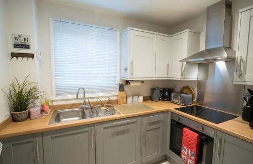 Relaxing Town Centre House - Perfect for Exploring - Photo 15