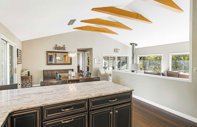 Cabin in the Sky by Avantstay Deck w/ Views - Foto 18