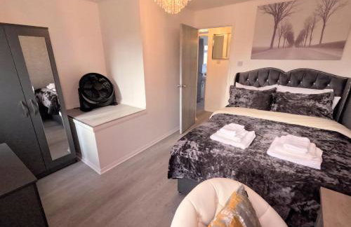 Milton Keynes Luxury Short Stay House with WIFI and Free Parking - Photo 22