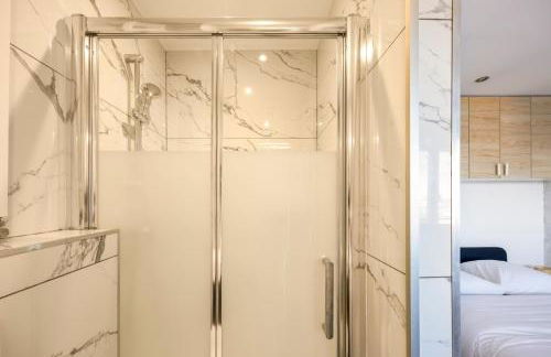 WilSix by Max, Renovated, bright studio, 1 min from train station - Foto 9