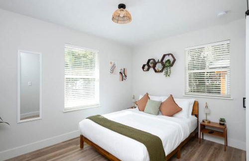 Serene Place Walk to UF Stadium Near Shands & Downtown - Photo 7