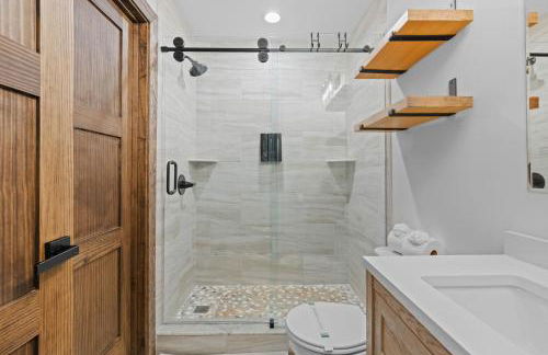 Hot Tub Sauna Spacious Backyard Luxury - Photo 50