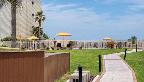 New Stunning Ocean-View Beachfront Resort, Heated Pool! - Foto 5, Garden