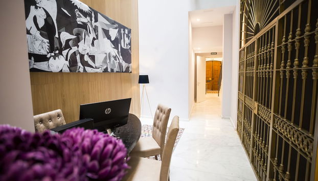 Check-in/check-out kiosk