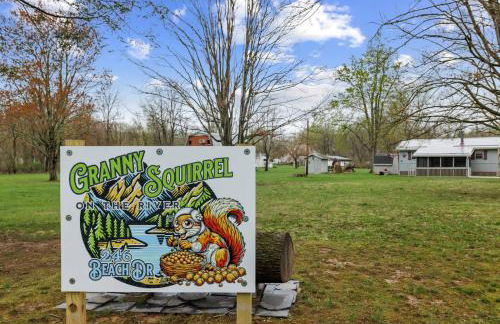 Riverfront Cabin Wood Stove Fire Pit & Grill - Foto 39