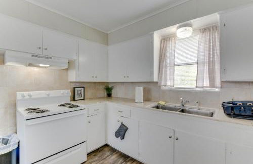 about 1 Mi to the Strand! Couples Retreat in Galveston - Foto 10