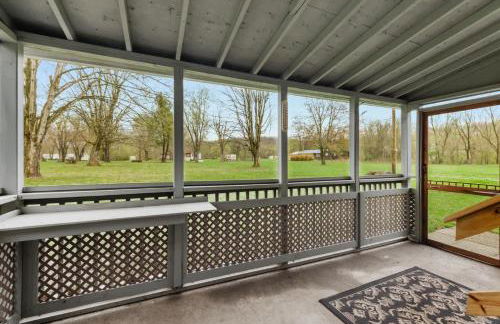 Riverfront Cabin Wood Stove Fire Pit & Grill - Foto 34