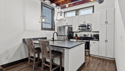 Brick & Bed Riverfront Lofts, PC 204 - Foto 3, stove, dishwasher, minibar