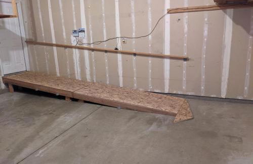 Beautiful Large Residential Home - Photo 40