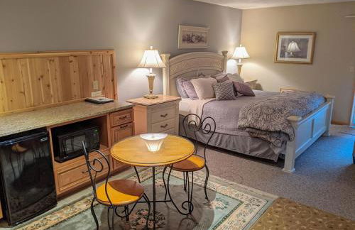 Springbrook Inn East Room - Photo 3