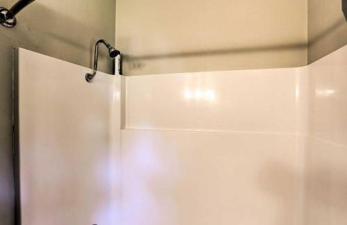 Creekside Rapid City Cabin with Deck on 30 Acres! - Foto 16