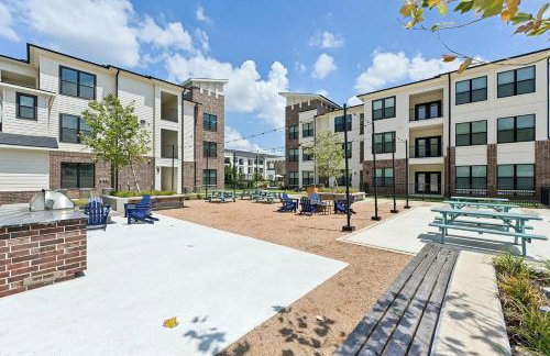 Landing Stunning 1BD Pool Clubhouse - Photo 28